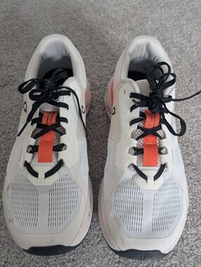 ON RUNNING UNISEX RUNNING SHOES MENS 7/ WOMENS 9